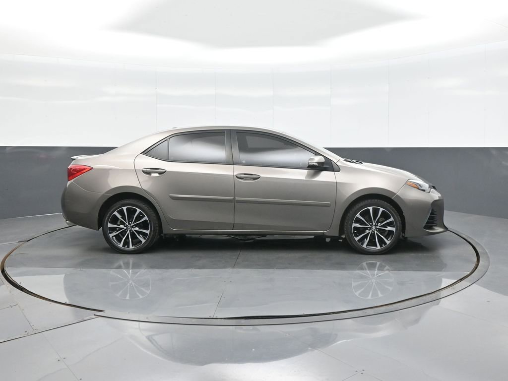 Used 2017 Toyota Corolla SE w/ SE Premium Package image 8