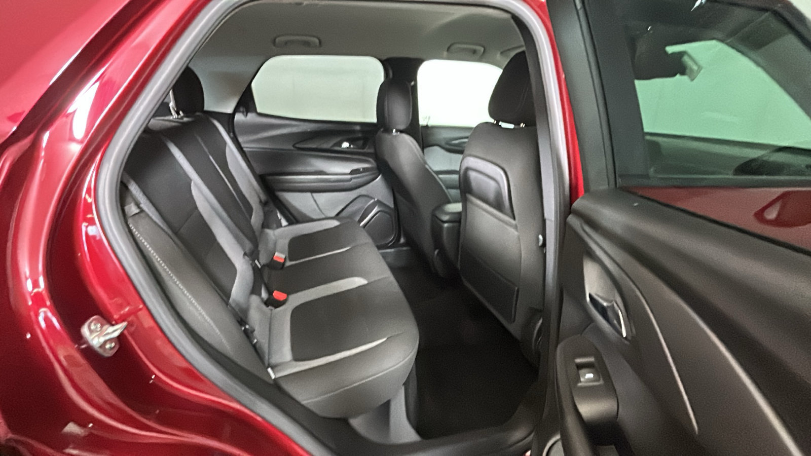 Used 2025 Chevrolet TrailBlazer LT AWD/4WD image 34