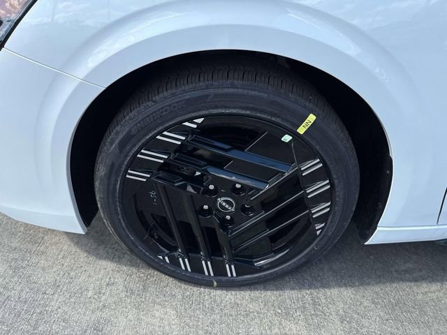 New 2026 Nissan Sentra SR w/ Floor Mat Package FWD image 4