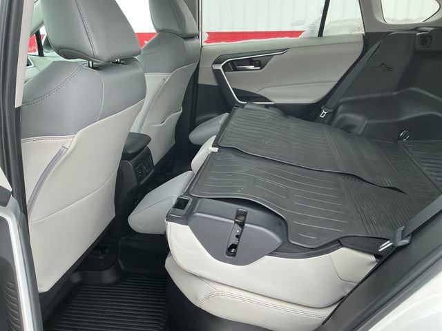 Used 2022 Toyota RAV4 XLE Premium image 38