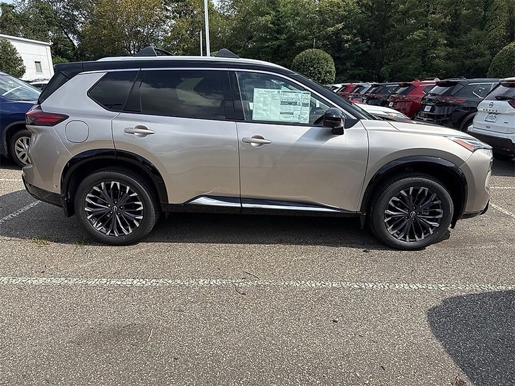 New 2026 Nissan Rogue Platinum image 3