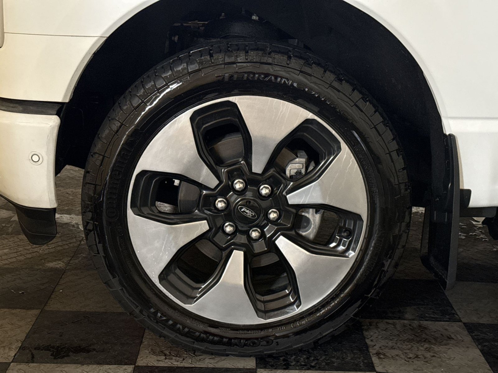 Used 2023 Ford F150 Lightning Platinum AWD/4WD image 17