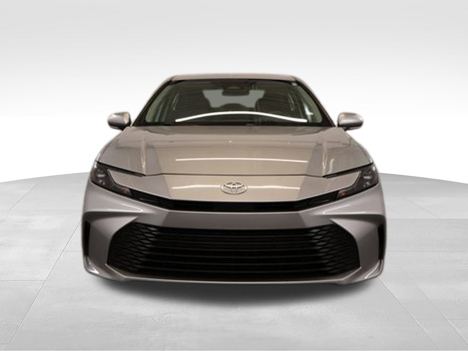 Used 2025 Toyota Camry LE FWD image 7