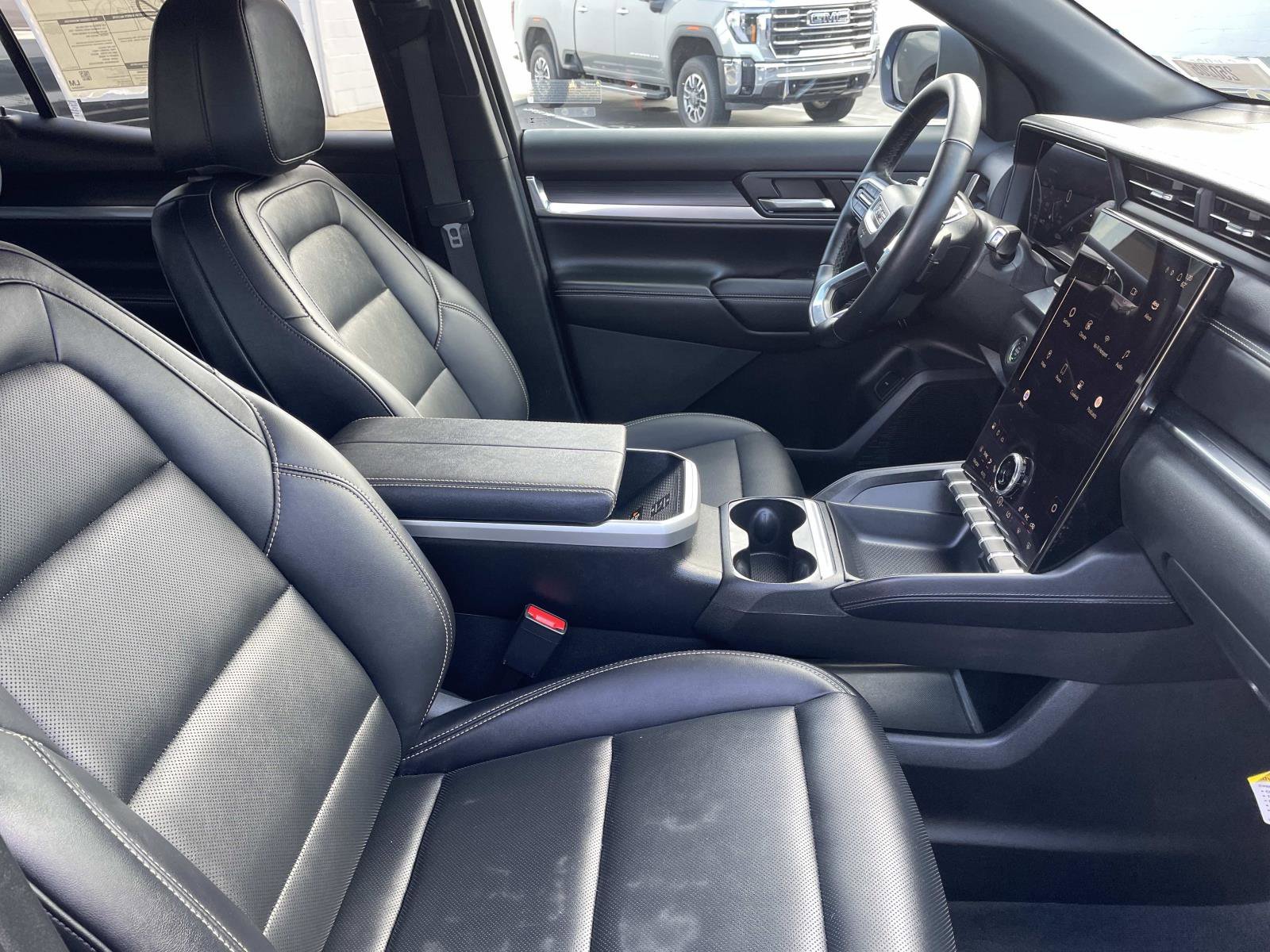 Used 2025 GMC Terrain Elevation w/ Elevation Premium Package image 28