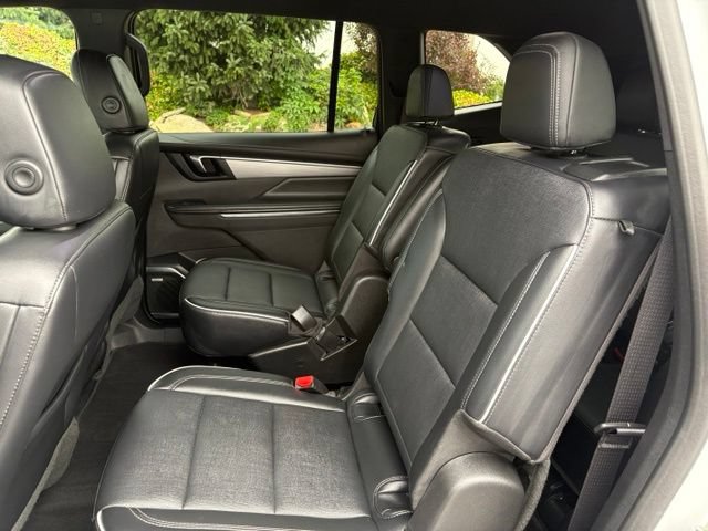 Used 2025 Buick Enclave Preferred AWD/4WD image 12