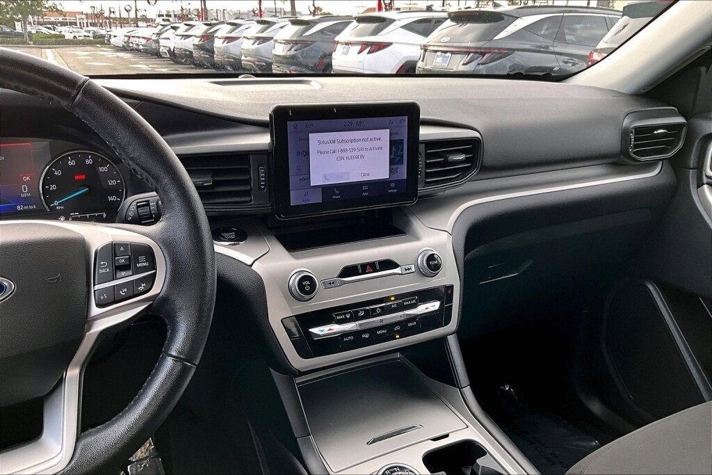 Used 2022 Ford Explorer XLT image 8