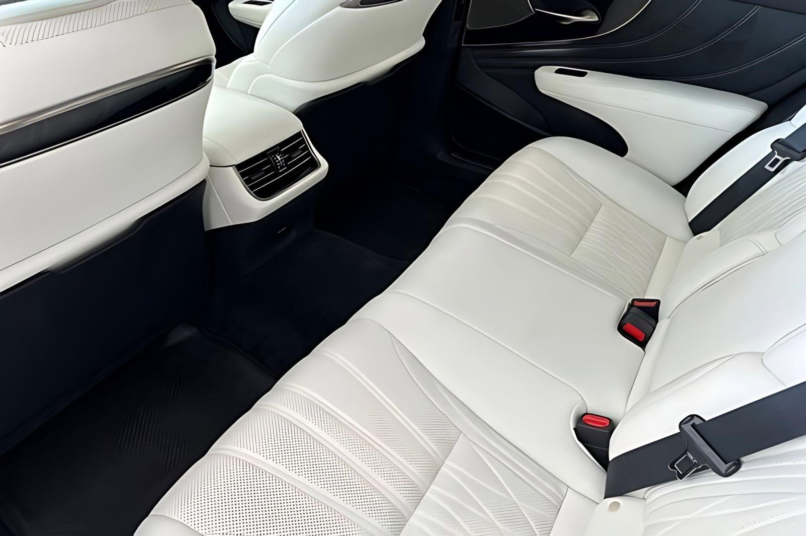 Used 2024 Lexus LS 500 w/ Interior Upgrade Package image 9