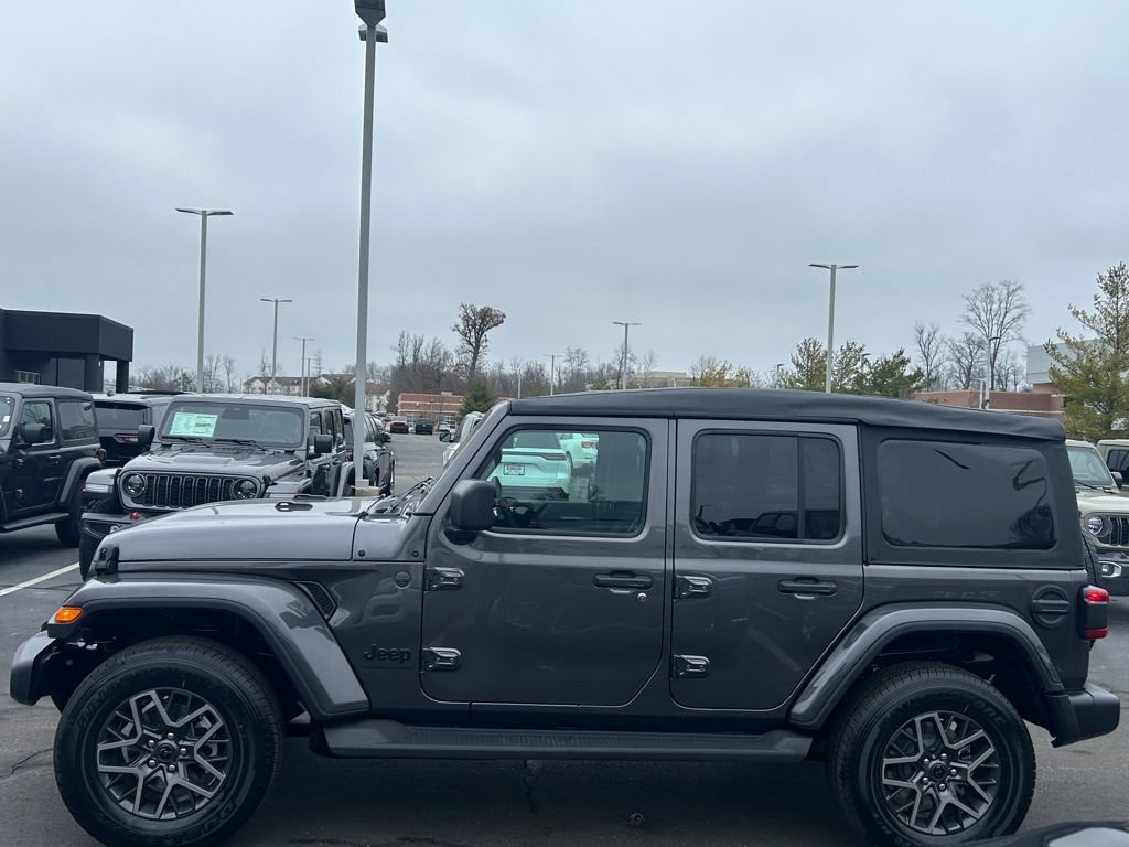 New 2026 Jeep Wrangler Unlimited Sahara AWD/4WD image 27