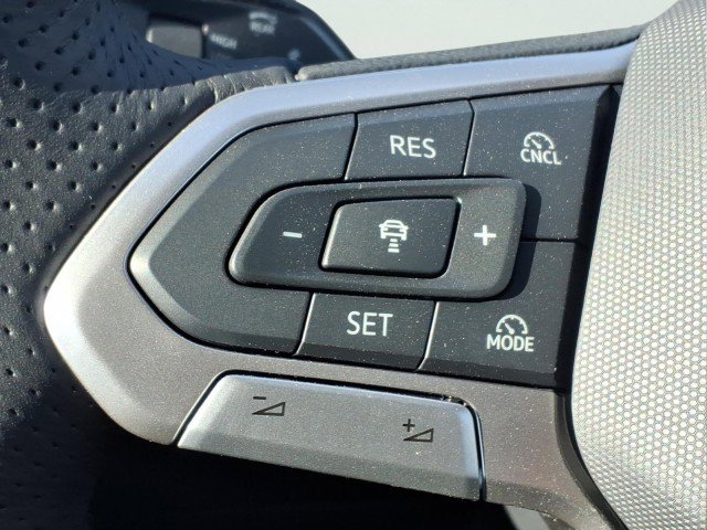 New 2026 Volkswagen Tiguan SE R-Line image 18