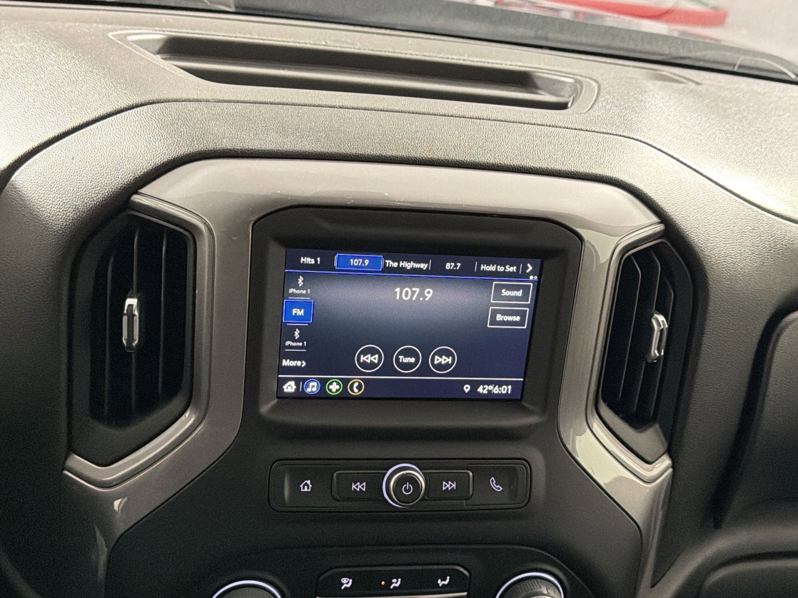 Used 2022 Chevrolet Silverado 1500 Custom image 18