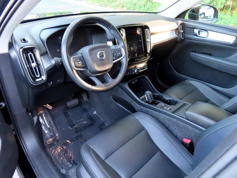 Used 2021 Volvo XC40 T5 Momentum image 4