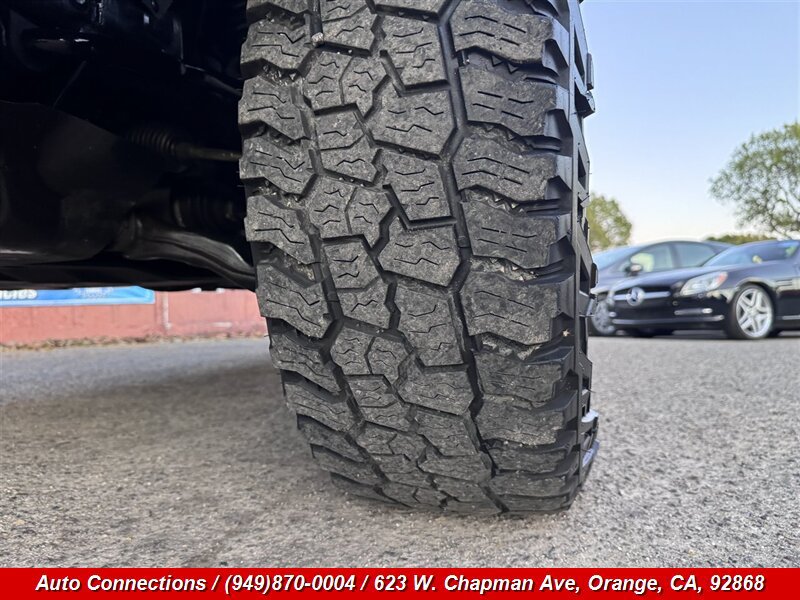 Used 2017 Toyota Tacoma TRD Off-Road w/ Tow Package (A/T) AWD/4WD image 39