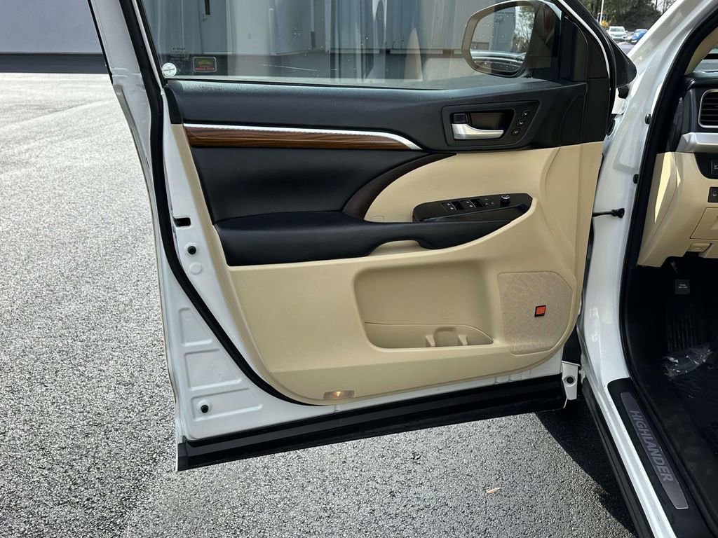 Used 2018 Toyota Highlander Limited Platinum image 5