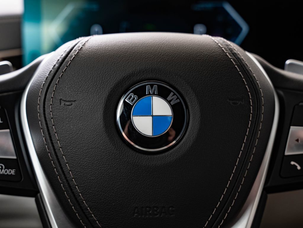 Used 2024 BMW X5 xDrive40i w/ Premium Package image 32