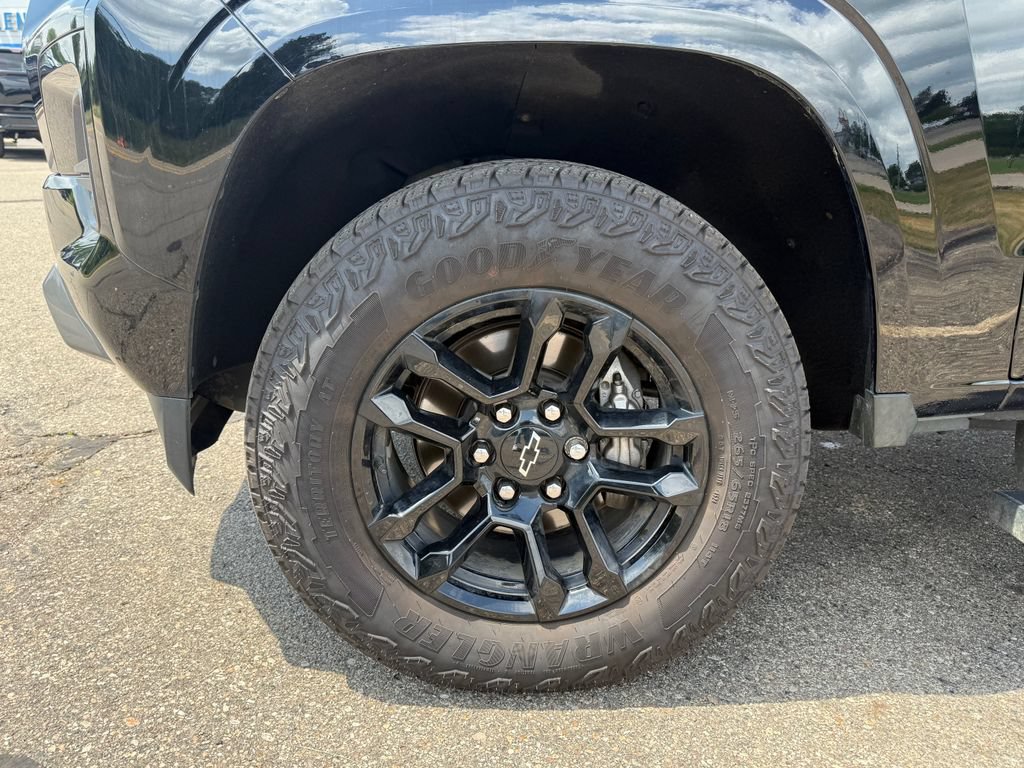 Certified 2025 Chevrolet Colorado Z71 w/ Midnight Edition AWD/4WD image 13