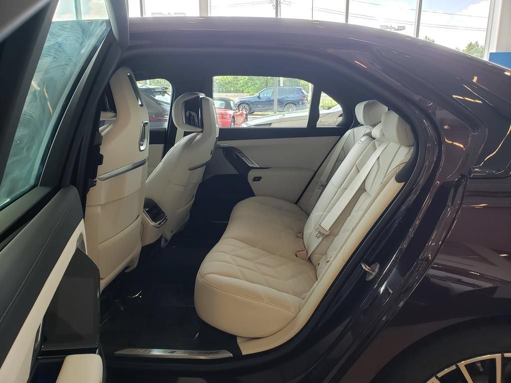 New 2026 BMW 740i xDrive w/ Executive Package AWD/4WD image 7