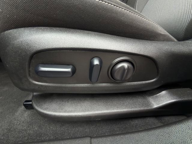 Used 2025 Chevrolet Blazer LT image 23