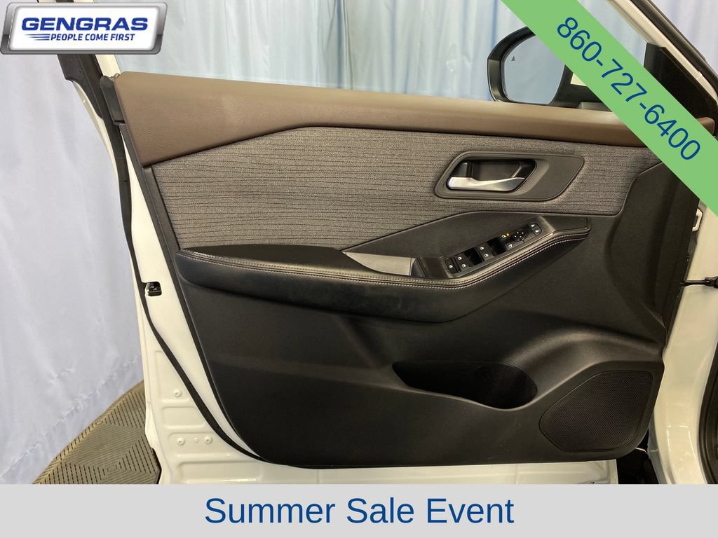 Used 2023 Nissan Rogue SV AWD/4WD image 13