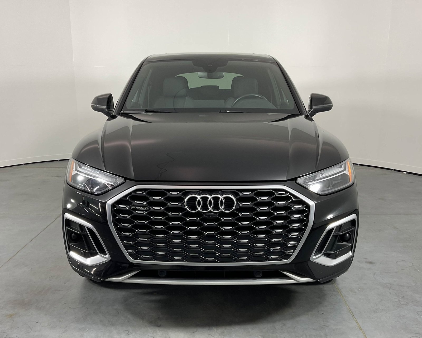 Used 2023 Audi Q5 2.0T Premium Plus w/ Premium Plus Package image 2