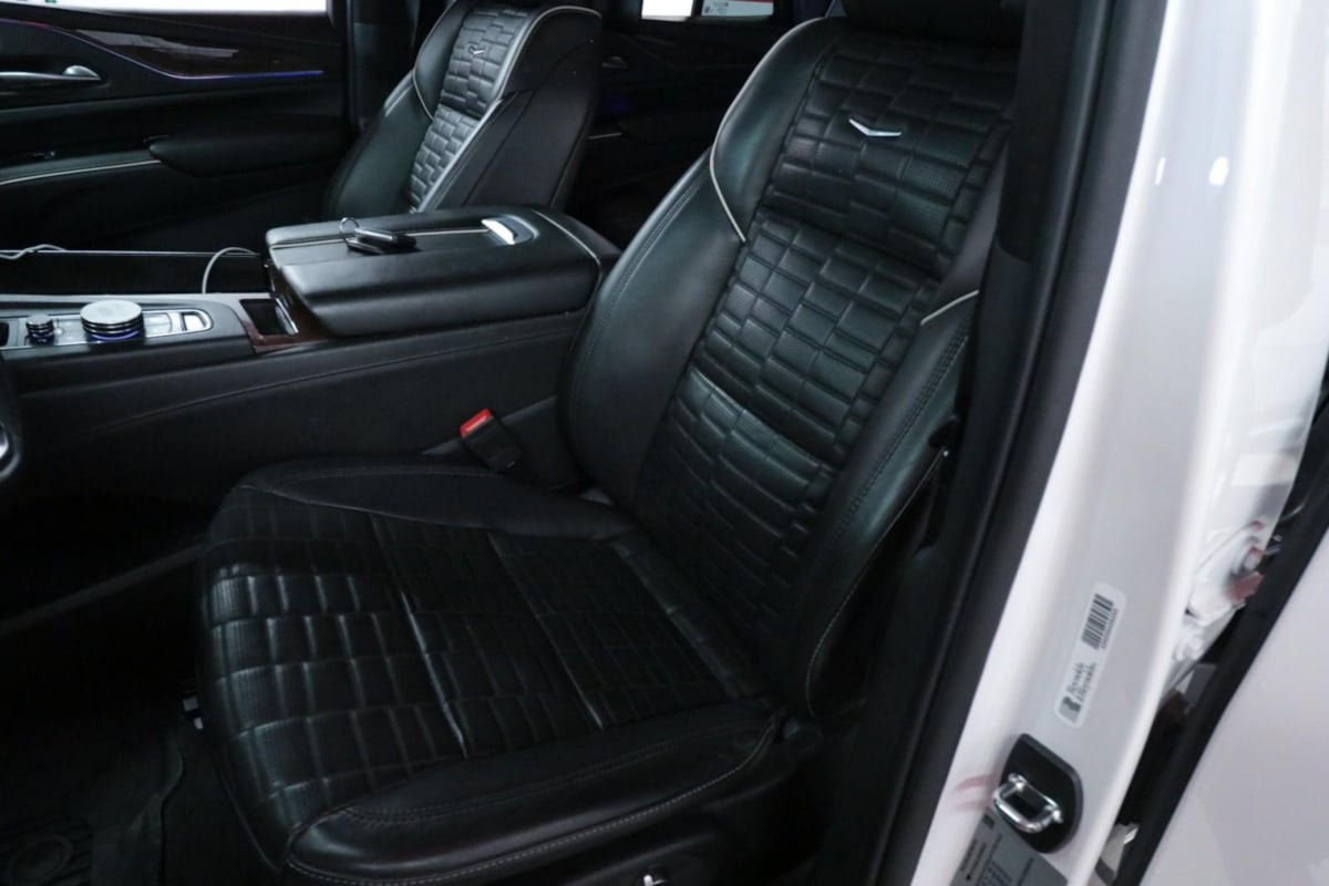 Used 2023 Cadillac Escalade Sport Platinum w/ LPO, ONYX Package AWD/4WD image 13