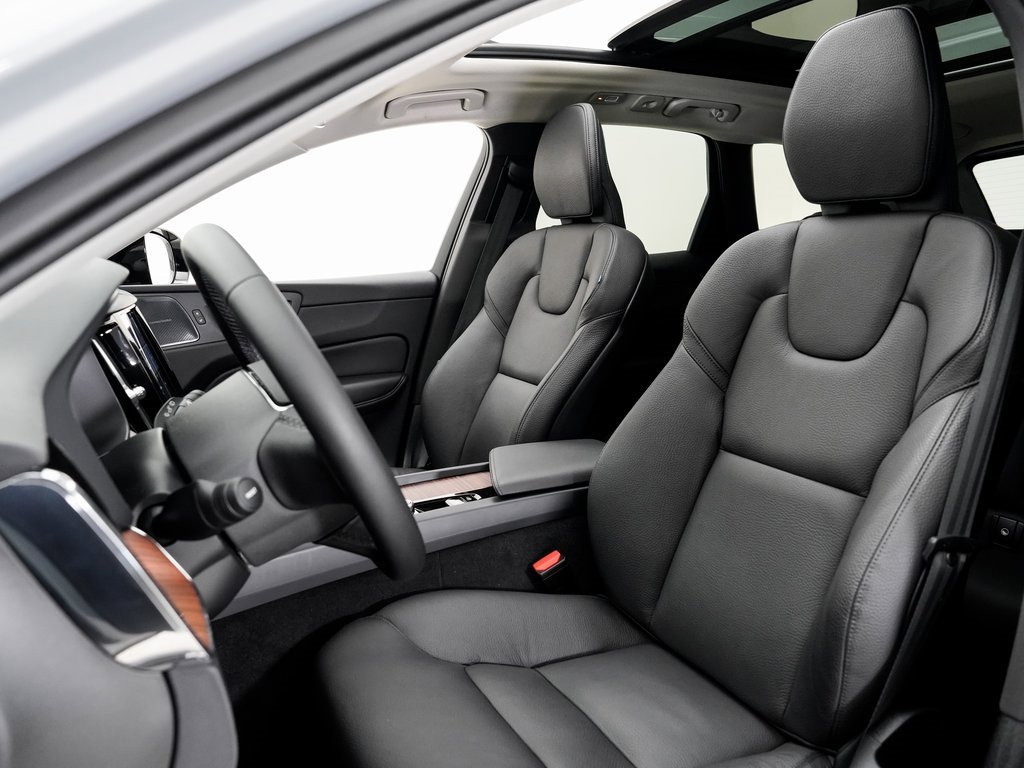 Used 2024 Volvo XC60 T8 Plus image 5