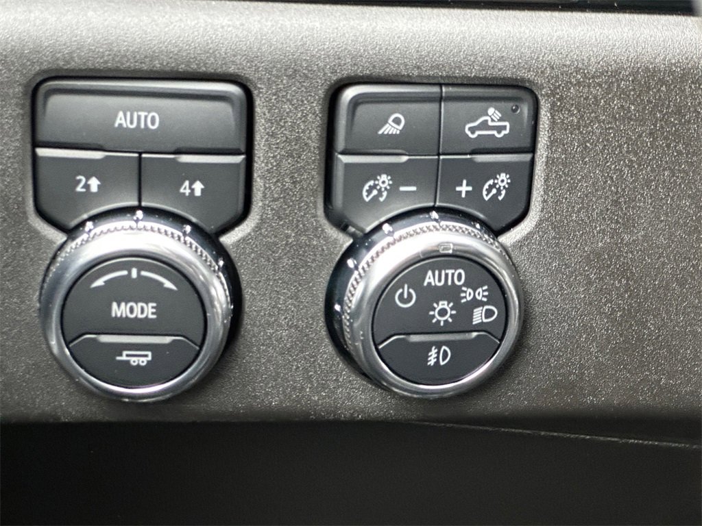 Used 2025 GMC Sierra 1500 SLT image 18