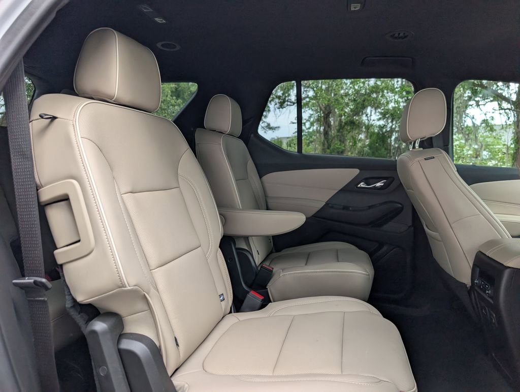 Used 2023 Chevrolet Traverse Premier FWD image 21