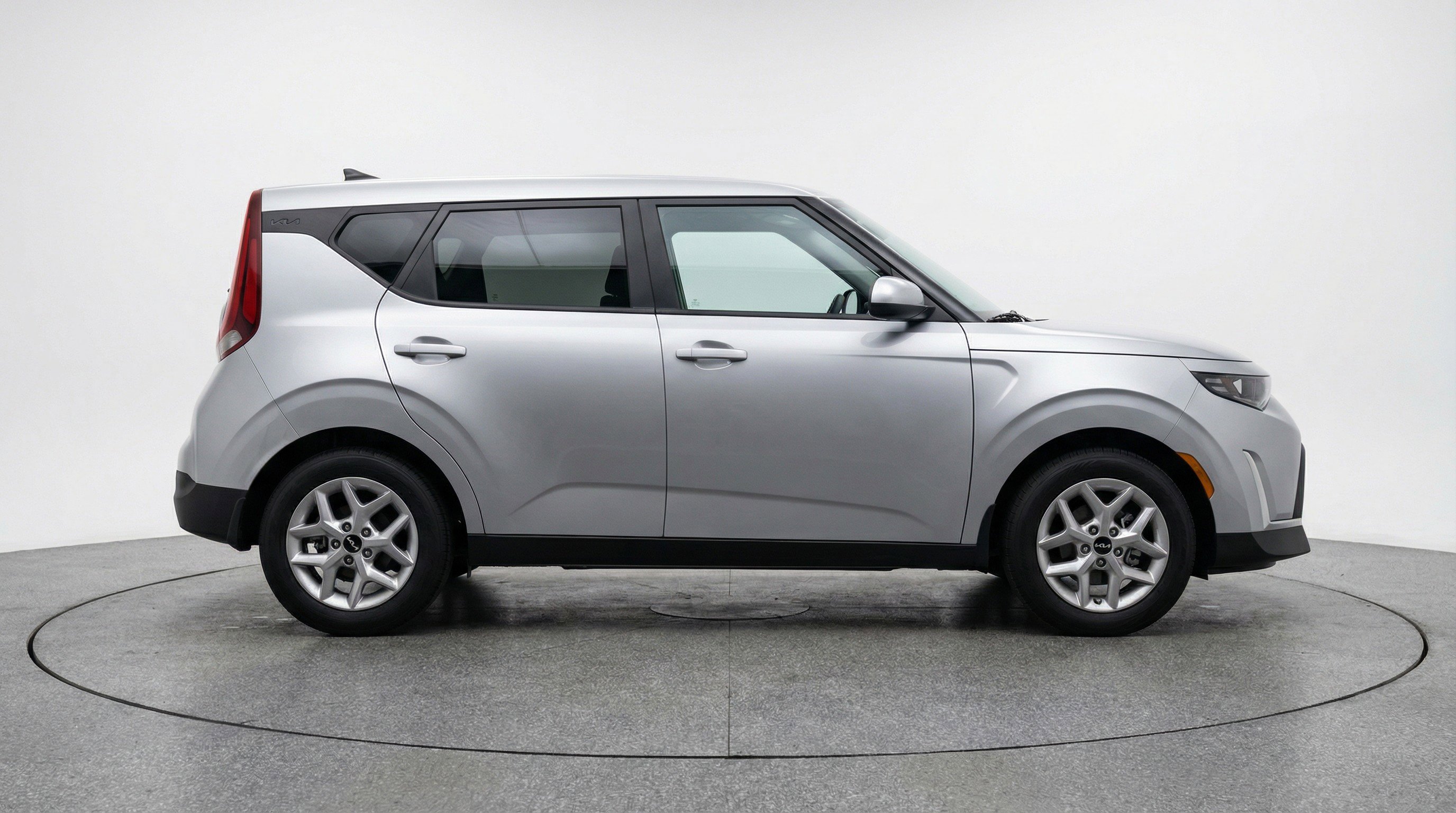 Used 2025 Kia Soul LX w/ LX Technology Package FWD image 11