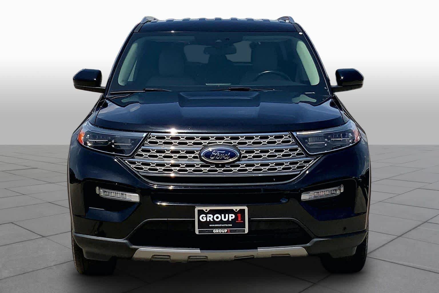 Used 2023 Ford Explorer Limited AWD/4WD image 4