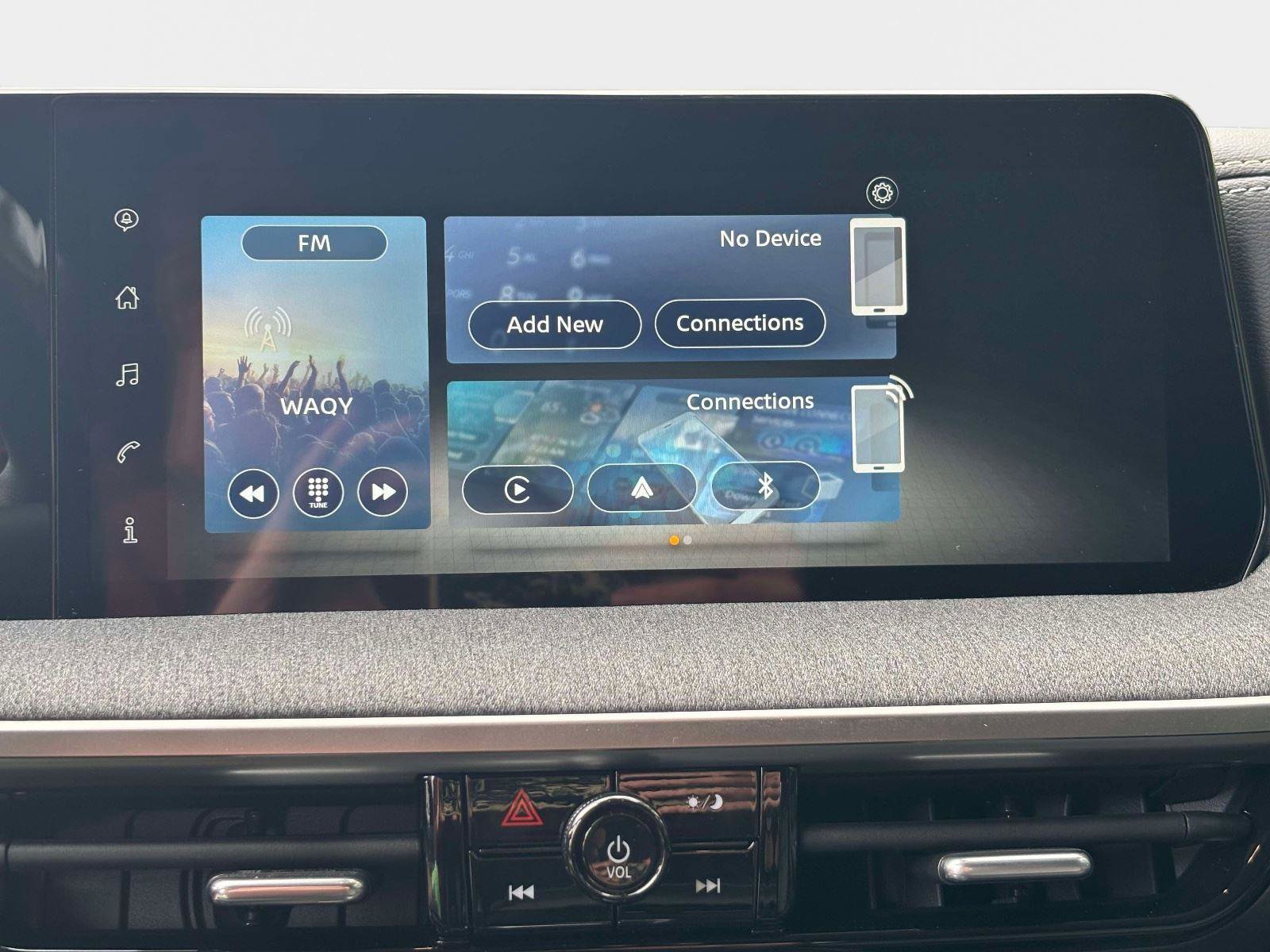 Used 2025 Nissan Kicks SV image 17