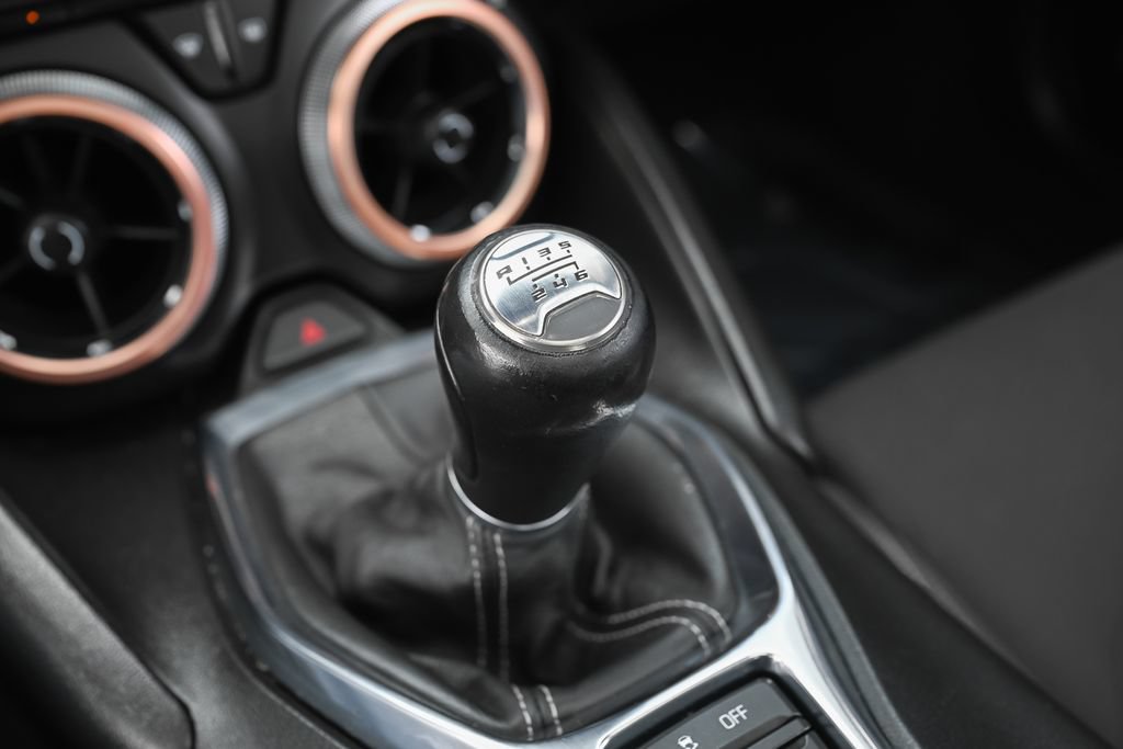 Used 2021 Chevrolet Camaro LT RWD image 27