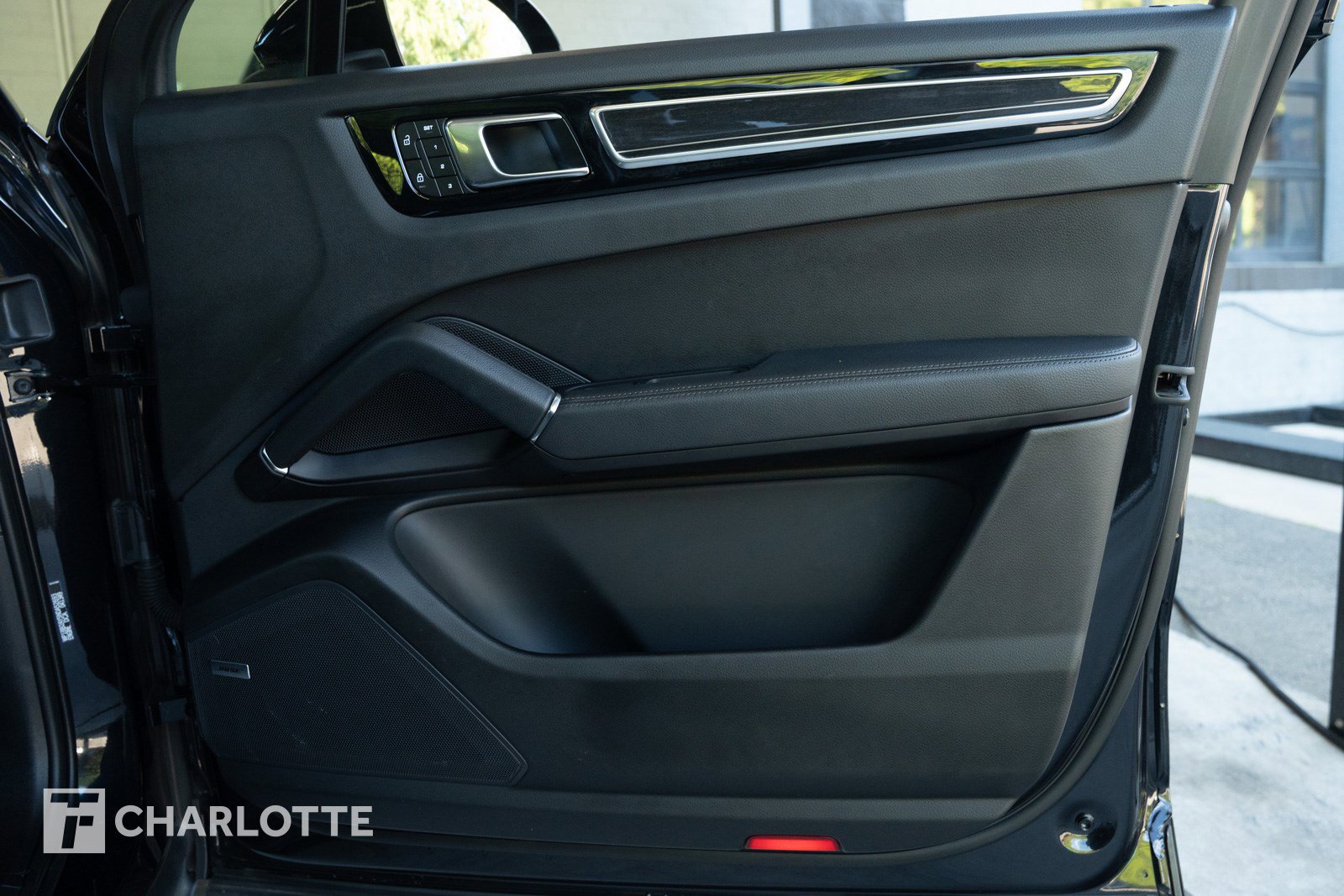 Used 2022 Porsche Cayenne S image 26