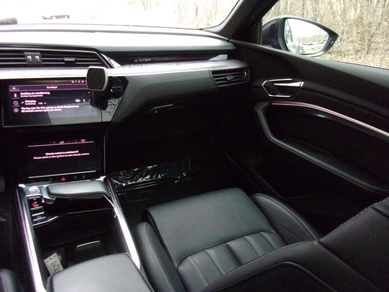 Used 2019 Audi e-tron Prestige w/ Prestige Package AWD/4WD image 15