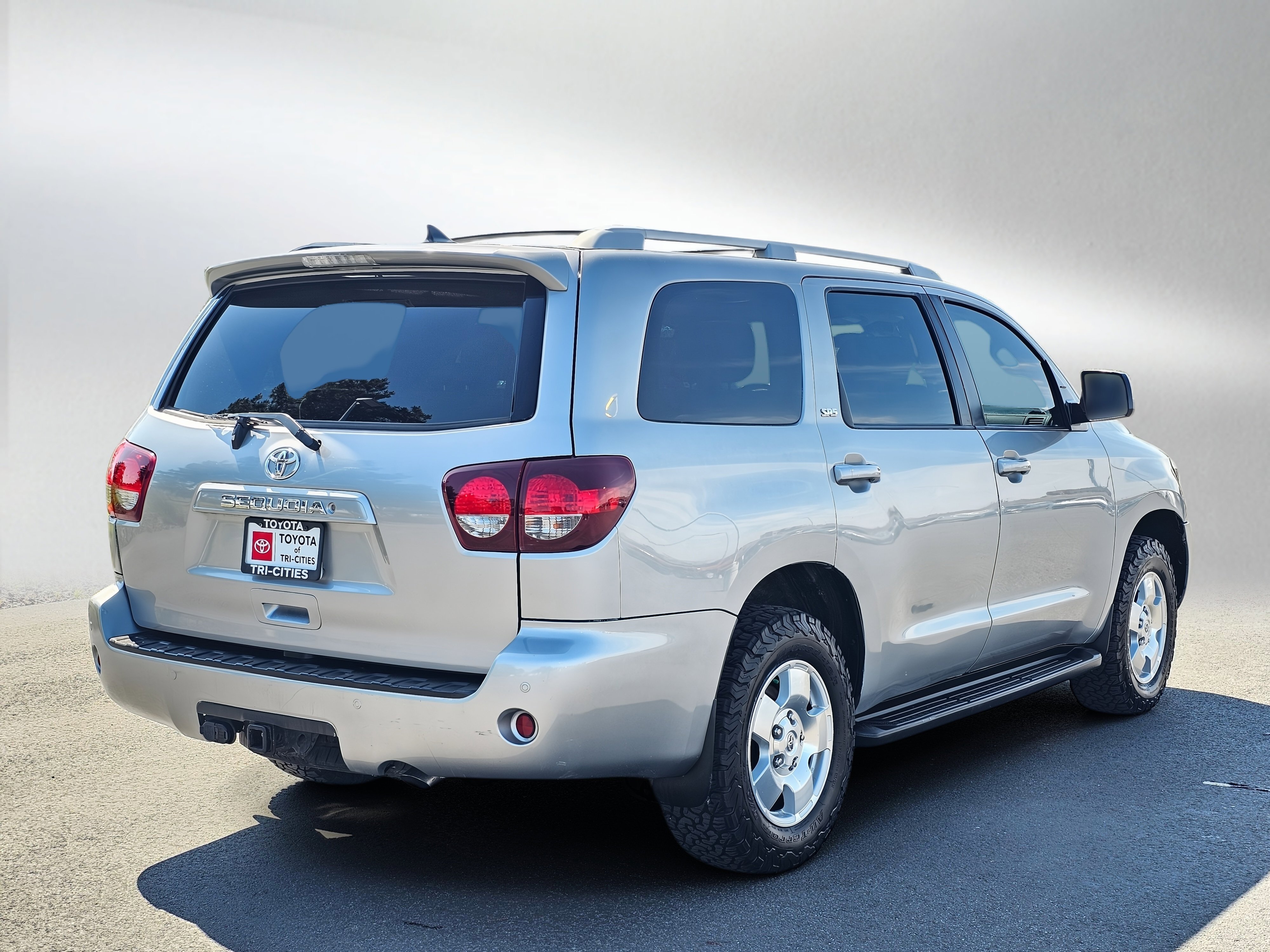 Used 2019 Toyota Sequoia SR5 AWD/4WD image 5