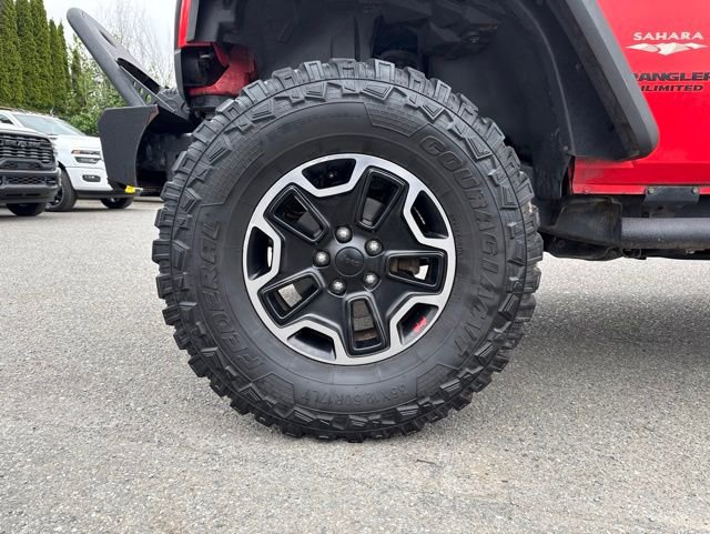 Used 2013 Jeep Wrangler Unlimited Sahara AWD/4WD image 18
