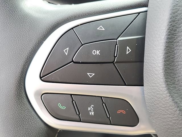 Used 2023 Chrysler Pacifica Touring-L FWD image 9