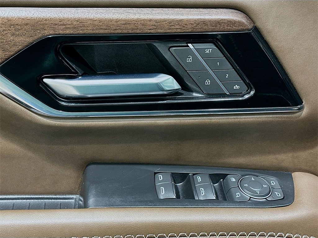 Used 2025 GMC Yukon Denali Ultimate image 18