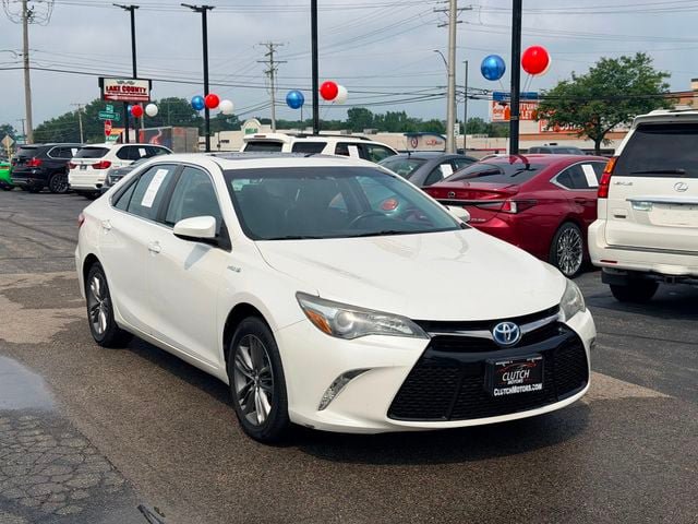 Used 2015 Toyota Camry SE w/ Moonroof Package FWD image 3