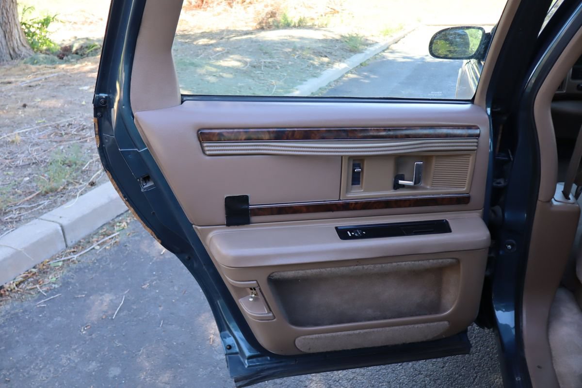 Used 1996 Buick Roadmaster Estate RWD image 25
