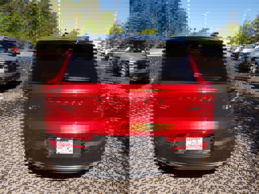 Used 2019 Volvo XC40 T5 R-Design AWD/4WD image 6