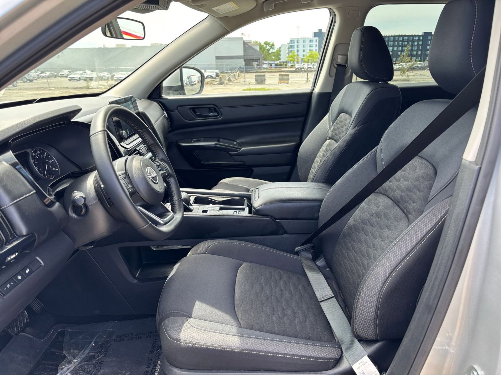 Used 2025 Nissan Pathfinder SV FWD image 24