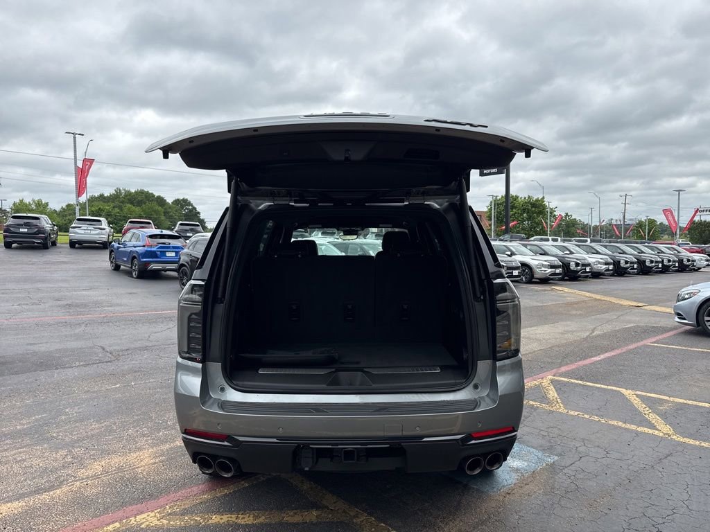 Used 2026 Chevrolet Tahoe RST w/ RST Performance Edition AWD/4WD image 10