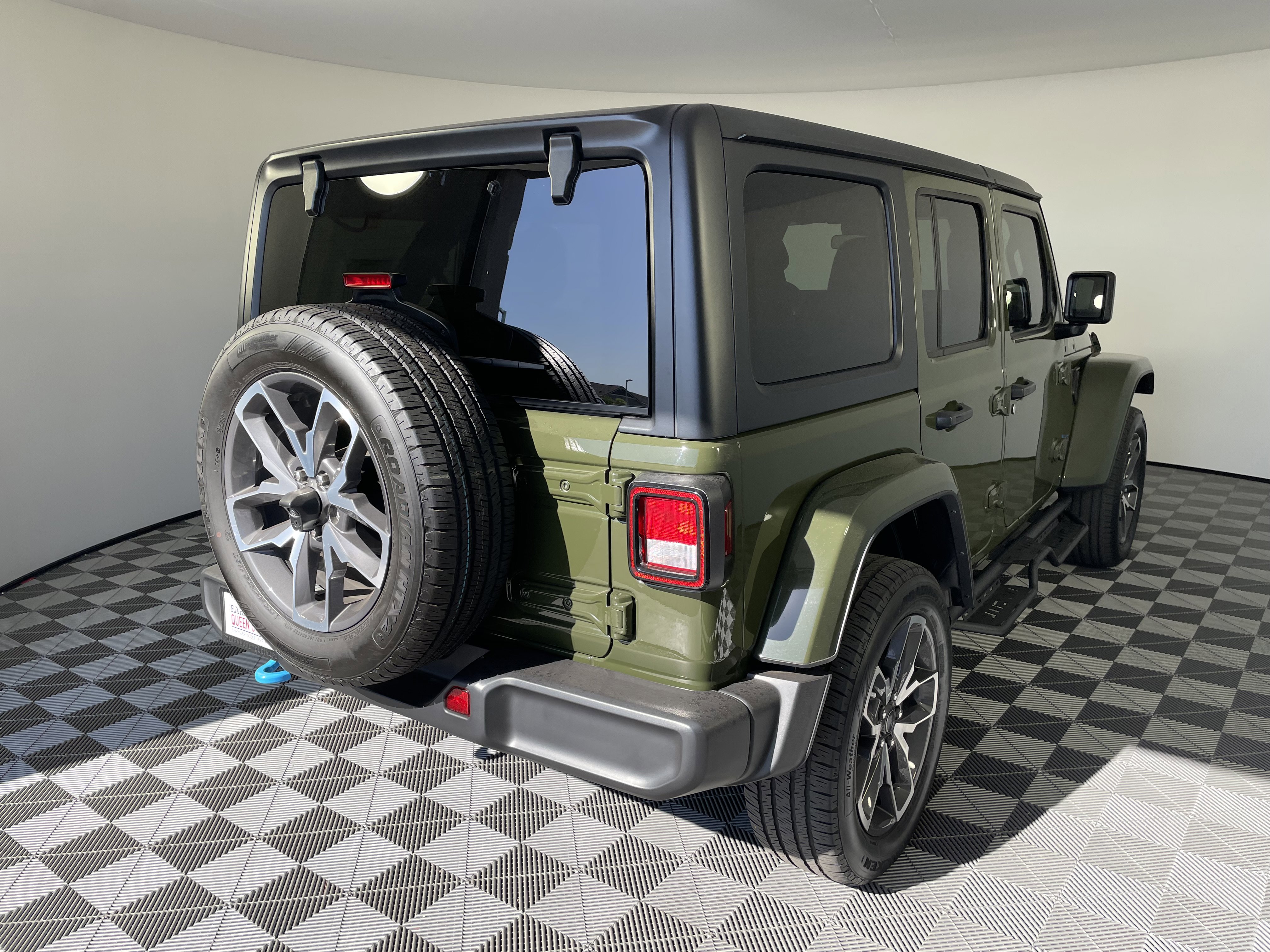 Used 2024 Jeep Wrangler Unlimited AWD/4WD image 5