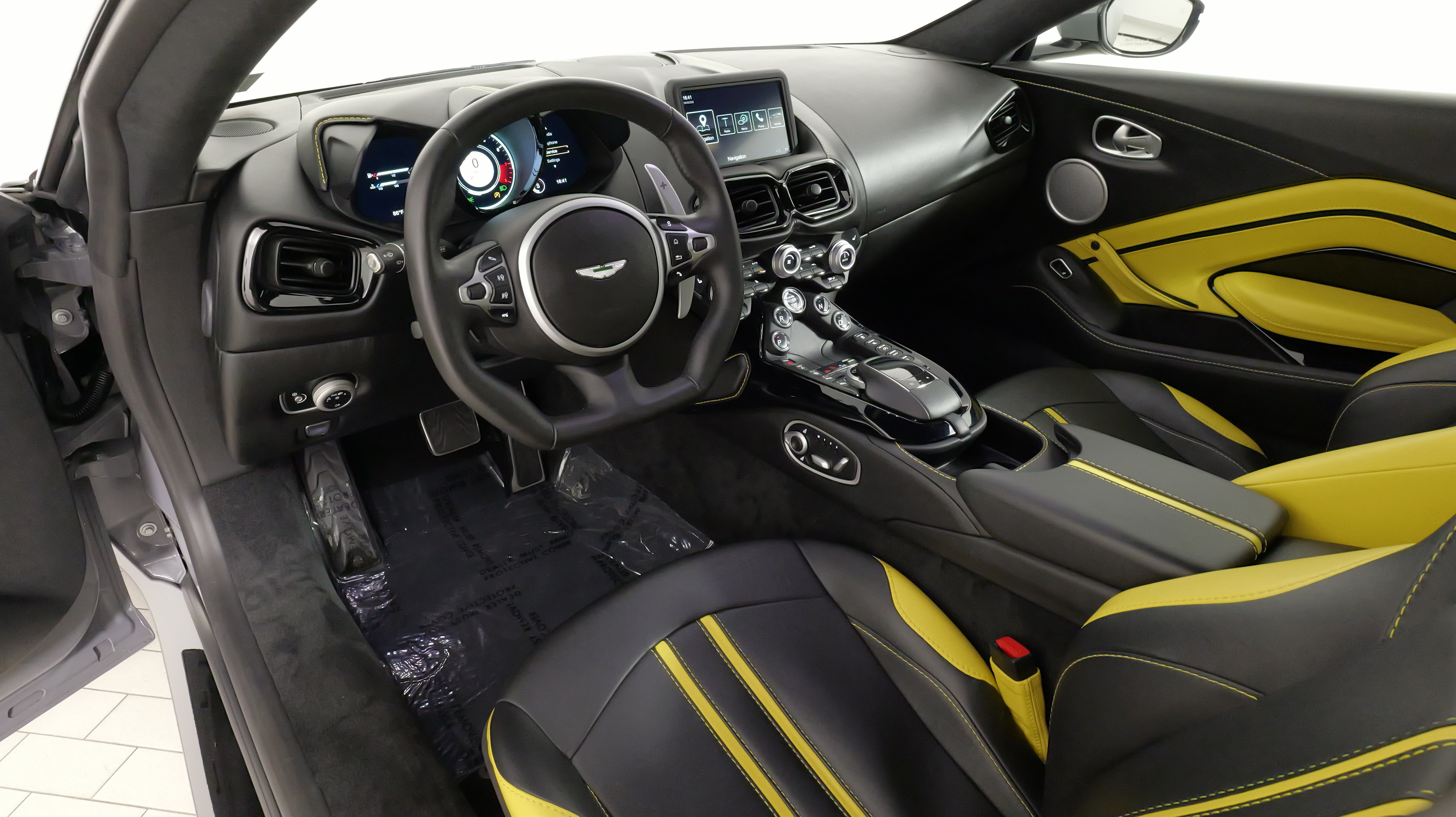Used 2019 Aston Martin V8 Vantage Coupe RWD image 35