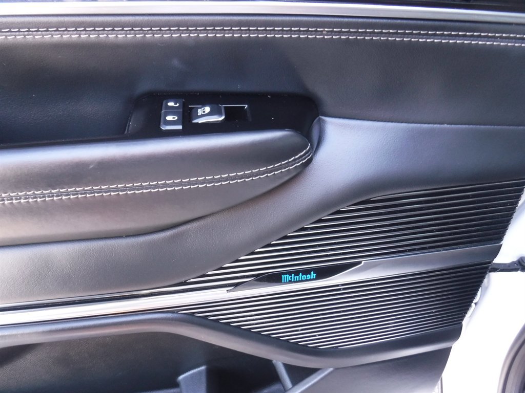 Used 2023 Jeep Grand Wagoneer L Series II image 13