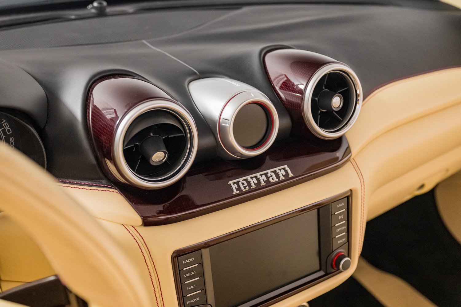 Used 2015 Ferrari California T RWD image 40