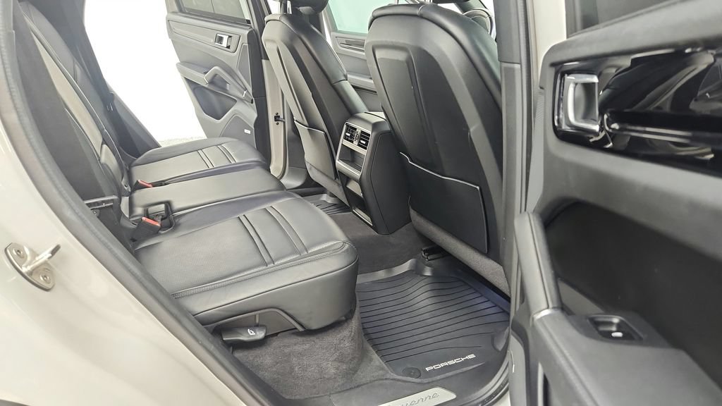 Used 2022 Porsche Cayenne Platinum Edition AWD/4WD image 40
