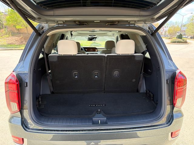 Used 2022 Hyundai Palisade Limited w/ Winter Package image 18