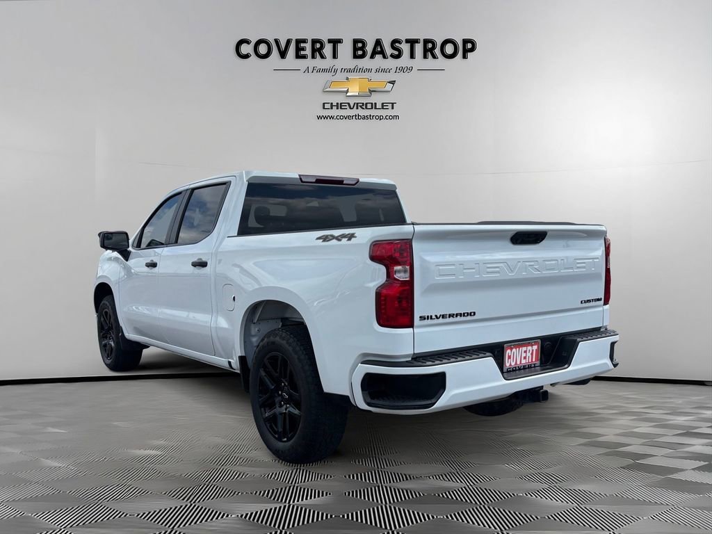 Used 2024 Chevrolet Silverado 1500 Custom w/ Dark Appearance Package AWD/4WD image 5