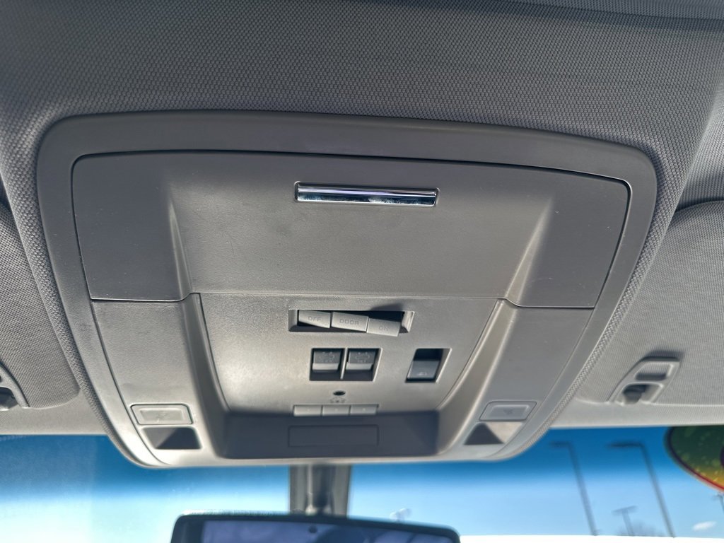 Used 2016 GMC Sierra 2500 SLT w/ Duramax Plus Package image 9